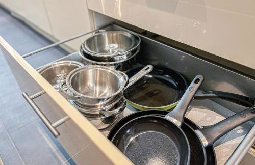 Gemütliche Ferienwohnung mit 2 Schlafzimmern, kostenfreiem Parkplatz, modernem Bad, Küche, Waschmaschine & Trockner - Foto 30