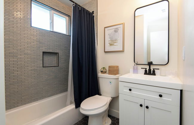 Wonderful 2-BR Apt Near Dodger - Photo 24