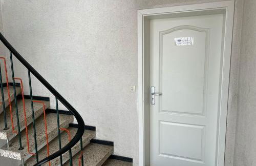 Ferienwohnung mit 4 Betten - Balkon - Küche - Foto 26