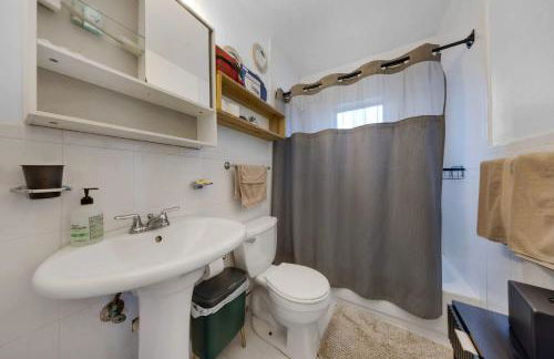 Serene Cottage Retreat Ideal for Couples & Solo Travelers - Photo 21