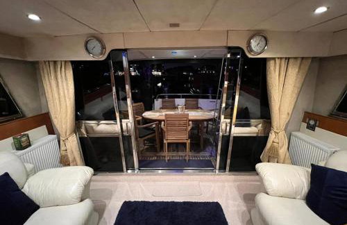 SUPERYACHT ON TOWN QUAY MARINA, SOUTHAMPTON - Very close to city centre and cruise terminals - free parking included - Foto 9