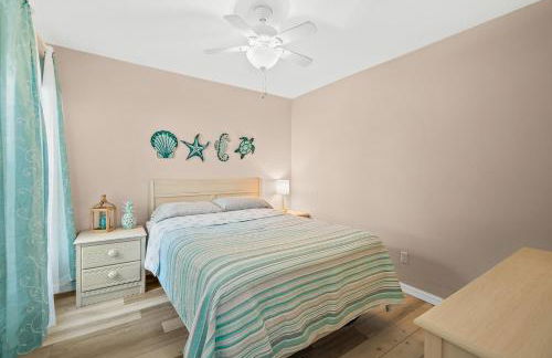 Sunset Serenity - 3BR Beach Townhome with outdoor patio - NEW HOT TUB, Steps to Ocean Fun! - Foto 12