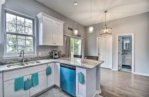 Bright Norfolk Home with Deck Less Than 3 Mi to Town! - Foto 10