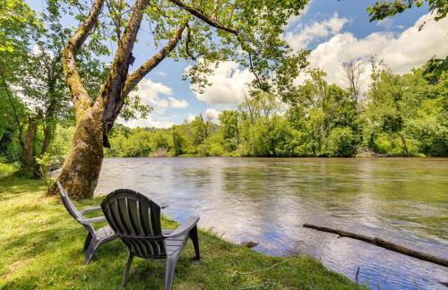 Family-Friendly Riverhouse Fishing and Hot Tub - Foto 2