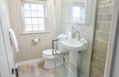 Across from Mayo beach walk to downtown - Foto 16