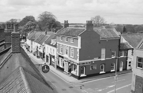 Sarah's - A townhouse apartment in Georgian Holt - Photo 17