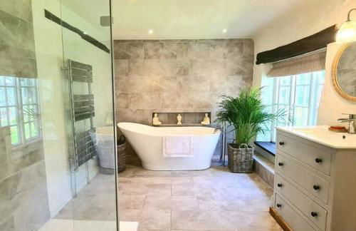 Stunning house, fenced garden, and outdoor dining! - Foto 8