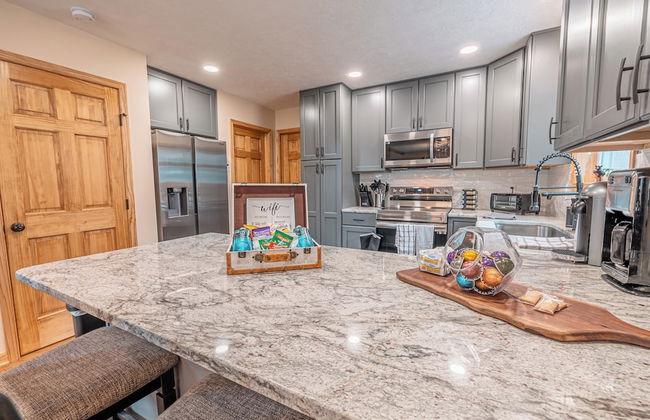 NEW Large Group Summer Getaway W/hot Tub + Game Room! - Foto 15