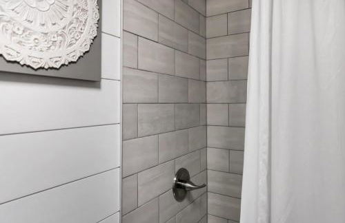 Loft Wood Stove Fire Pit Grill & Deck on Creek - Foto 25