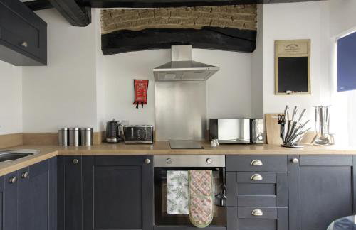 Donington Cottage Apt 4 - Photo 3