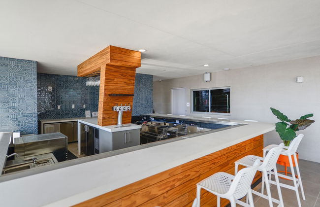 Contemporary Comfort Rooftop Views & Full Kitchen - Foto 10