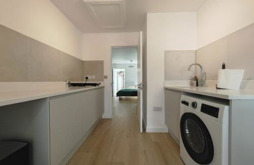 Gated 2 Guests Private House Free Parking - Foto 1