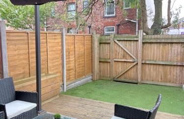 Home Near Etihad, Free Parking, Workplace & Garden - Foto 31