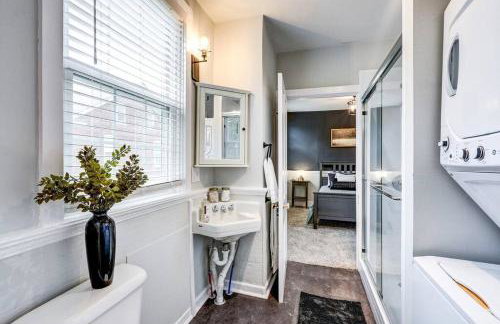 Cozy Dark & Moody Home New Reno 10 mins to Lanc - Foto 24