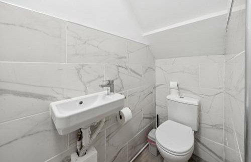 Lawrence Ave 4BD-2Storey House Fast Wifi Families & Leisure By AltoLuxo Short Lets & Serviced Accommodation With Free WiFi & Parking - Foto 28