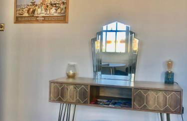 SEAFRONT SANCTUARY Beautiful Art Deco Apartment with Stunning City & Sea Views - Foto 17