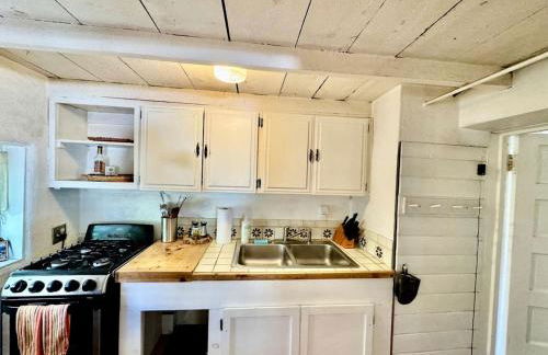 Studio Cabin Suite on Organic Farm Stay near Taos, New Mexico - Foto 5