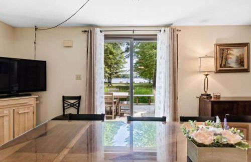 Impressive Dual Woods and Lake Homes That Sleep 32 - Foto 58