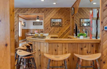 Scenic Catskills Retreat • Pool Hot Tub Game Room Lake Views Mountainview Estate by AvantStay - Foto 17