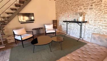 Au 8 à Meursault, Magnifique maison Bourguignonne au pied des vignes, jardin, places de parking privée - Foto 4