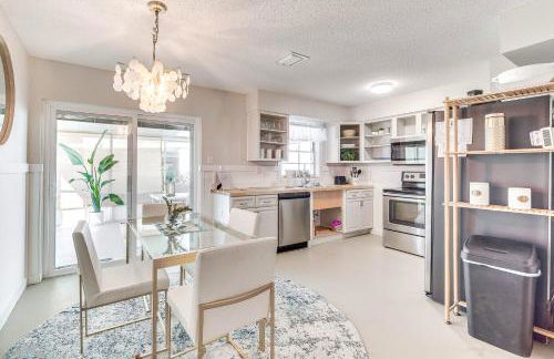 2 Mi to Three Sisters Springs Home with Patio - Foto 1