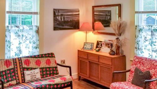 Rustic-Chic Cottage with Yard and Grill - Near Hiking! - Foto 3