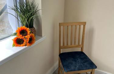 Penarth Station Renovated apartment - Photo 10