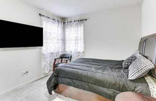 Extended Stay in Sugar Land! Family Home with Yard - Foto 19