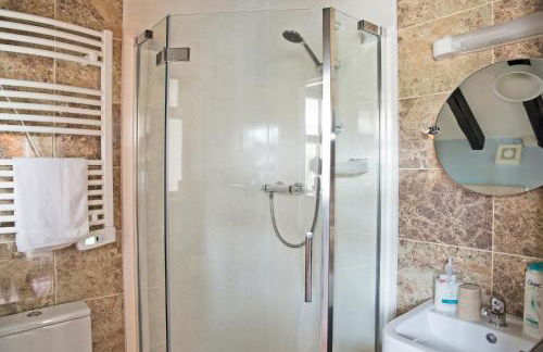 Hawthorn Farm Guest House - Photo 28