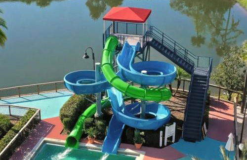 Spacious Family Fun Near Disney, Water Slide, Pool - Foto 7