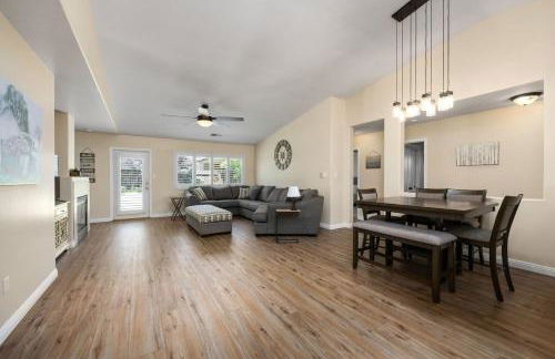 Relaxing 4BR 2BA Sleeps 8 Family Friendly - Photo 7