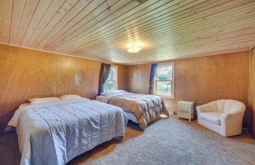 Spacious Winter Retreat with River Access and Kayaks! - Foto 26