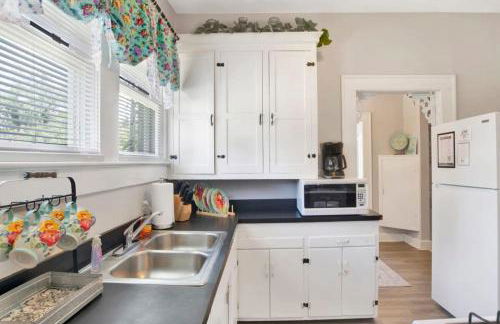 Charming Midtown Apt - Hannon Hideaway Unit C - Photo 3