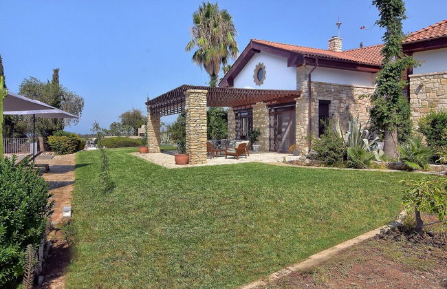 Incredible Large Villa In Paphos Sleeps 14 Children Pool, Jacuzzi, Huge Garden - Foto 66