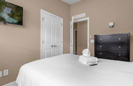 Florida Getaway - Renovated TownHome by Disney! - Photo 20