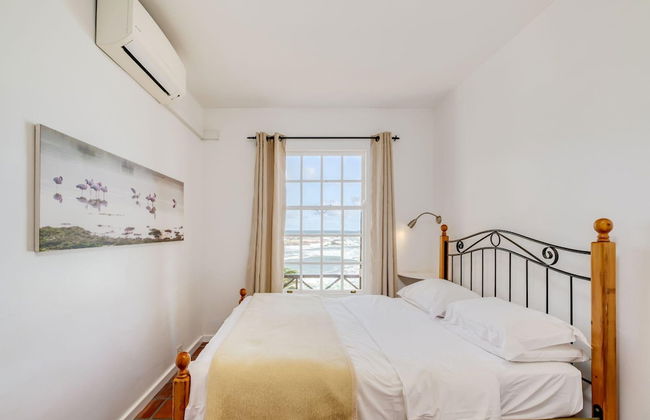 Camps Bay Holiday Apartment w Private Pool CBT Palm Suite - Photo 20