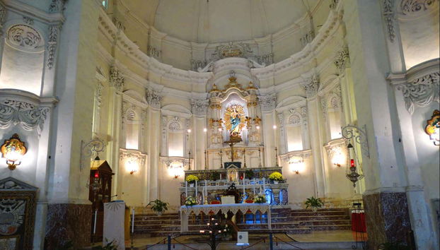 Altare della chiesa di San Francesco d'Assisi