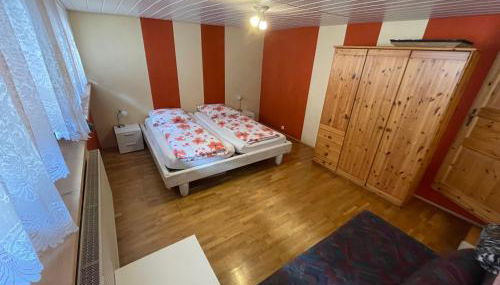 Weingut und Destillerie Bernd Klein - Foto 4, wardrobe