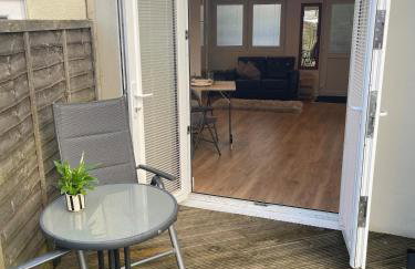 Self-contained studio with folding down Bed - Foto 8