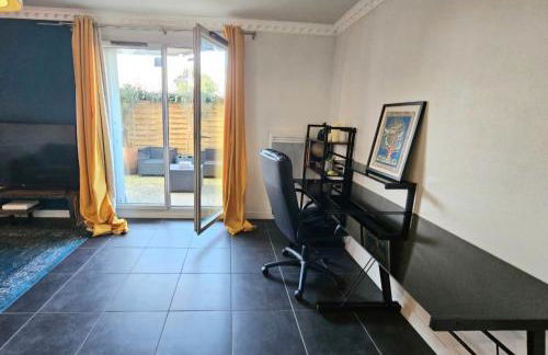 T2 Havre de paix avec Bureau & Wifi - Parking privé - Piscine & Salle sport communs - Foto 27