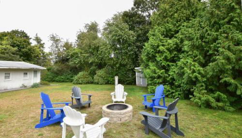 Antique Dennis getaway with firepit & EV charger Dog friendly - Foto 4