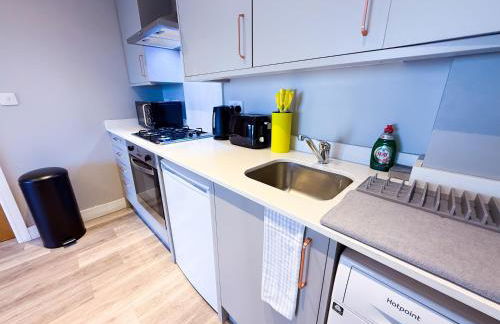 INACTIVE The A 1 Bedroom Apartment by AltoLuxoExperience Short Lets & Serviced Accommodation with Parking & Wifi - Foto 2