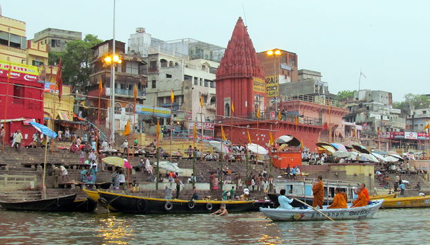 Sunrise boat ride on Ganges river followed by walk through the narrow alleys of Varanasi - Private - Foto 4