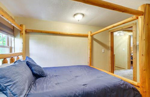 Pellston Farmhouse with Snowmobile Trail Access! - Foto 22