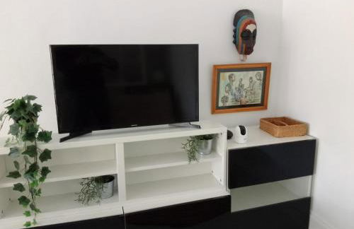 Apartamento con parking gratuito a 500 m de la playa - Photo 3