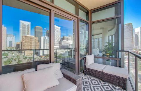 Downtown Luxury High-Rise with Panoramic Views - Foto 2