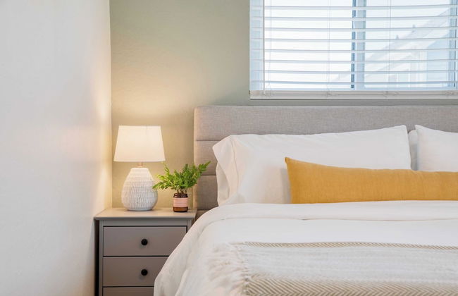 Surfrider II by Avantstay Walk to the Beach + Balcony - Photo 21