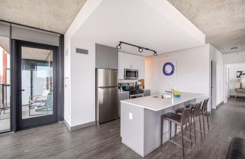 Sophisticated 3BR Suite - New Modern and Luxurious - Photo 6