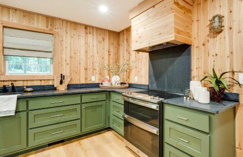 Spacious Home on Beaver Lake with Deck and Fire Pit! - Foto 10