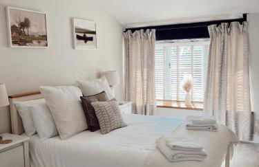 Gardener's Cottage at Mathern Palace - Photo 1